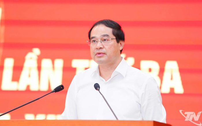  Đồng chí Bí thư Tỉnh ủy Trịnh Xuân Trường trực tiếp quán triệt các chuyên đề và phát biểu chỉ đạo tại Hội nghị. 