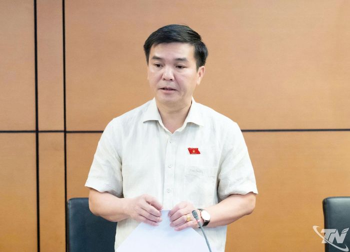 Đại biểu Hà Sỹ Huân, Phó Trưởng Đoàn đại biểu Quốc hội chuyên trách tỉnh Thái Nguyên đề nghị bổ sung cơ chế để các địa phương chủ động bố trí nguồn lực, đẩy nhanh đầu tư Dự án đường Vành đai 5 - Vùng Thủ đô Hà Nội.