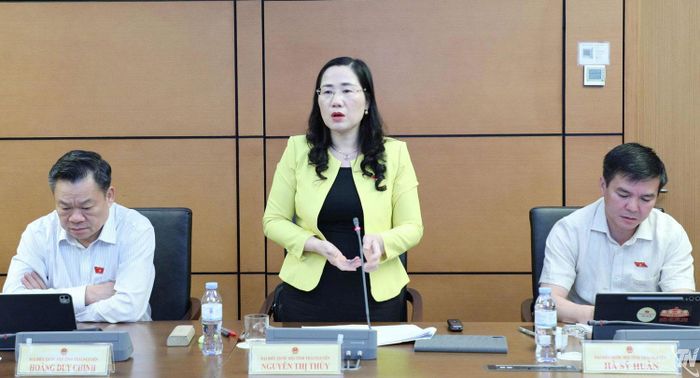 Đại biểu Nguyễn Thị Thủy góp ý hoàn thiện dự thảo Nghị quyết của Quốc hội về các chỉ tiêu công tác tư pháp tại phiên thảo luận Tổ.