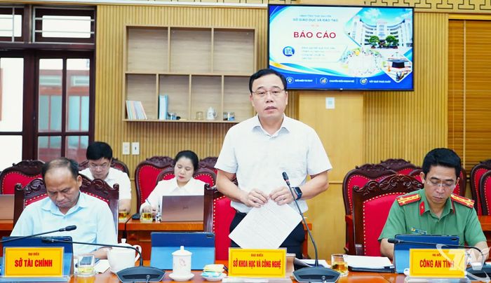 Đại diện các sở, ngành phát biểu tại buổi làm việc.