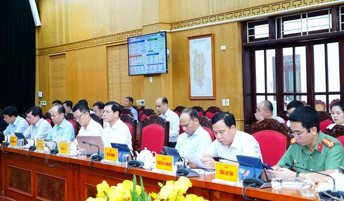 Các đại biểu dự buổi làm việc.
