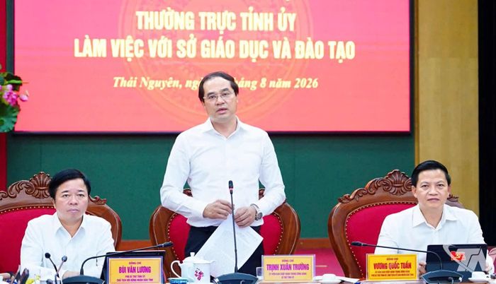 Đồng chí Bí thư Tỉnh ủy Trịnh Xuân Trường phát biểu kết luận buổi làm việc.