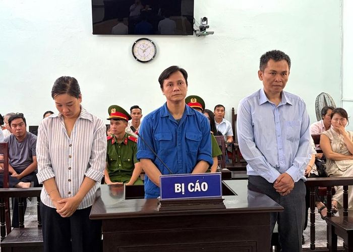 Các bị cáo trước tòa.