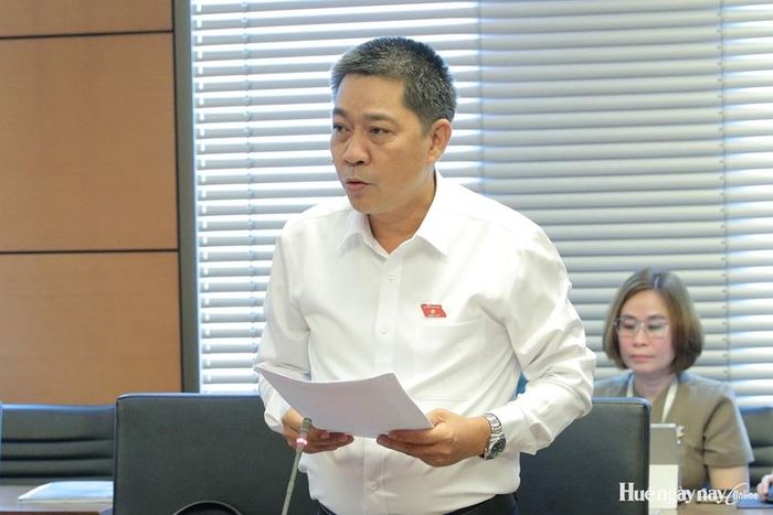 Đại biểu Nguyễn Tiến Nam, Phó Chủ tịch Ủy ban MTTQ Việt Nam TP. Huế ủng hộ mục tiêu giảm 10% số vụ phạm tội về trật tự xã hội mỗi năm. Ảnh: Đoàn ĐBQH thành phố cung cấp