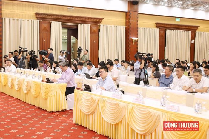 Bộ Tài chính đang tiếp tục phối hợp với Bộ Công Thương, các bộ, ngành có liên quan xây dựng phương án giá, thuế, phí để chủ động ứng phó biến động thị trường, giúp giữ ổn định kinh tế vĩ mô và kiểm soát lạm phát