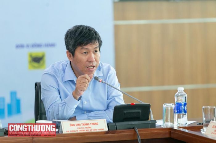 Ông Chu Thắng Trung - Phó Cục trưởng Cục Phòng vệ thương mại giải đáp các ý kiến tại Hội nghị.