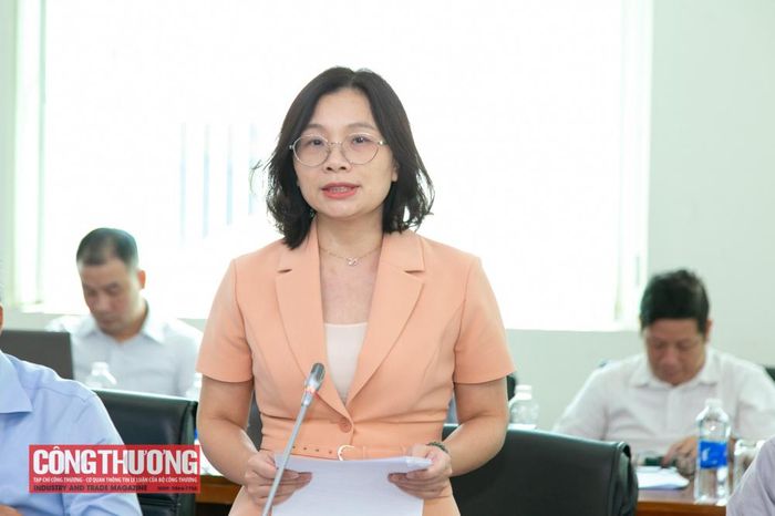 Bà Phạm Thị Lệ Nhung - Tổng Biên tập Tạp chí Công Thương phát biểu tại Hội nghị.