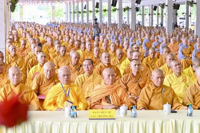 Chư tôn đức Ban chức sự các trường hạ hiện diện