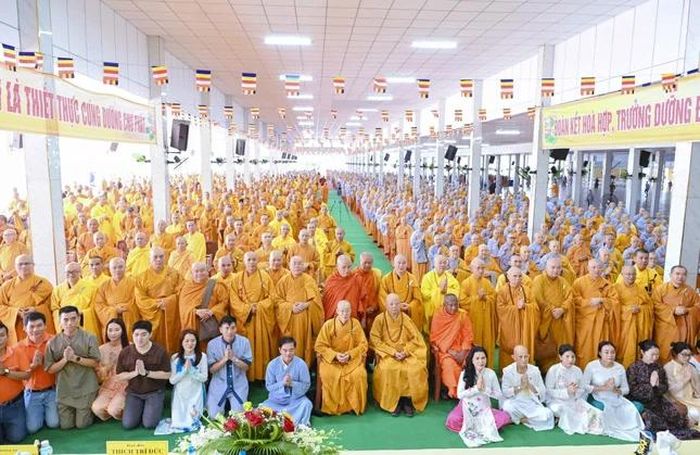 Lưu niệm cùng chư tôn giáo phẩm Ban Trị sự GHPGVN TP.HCM