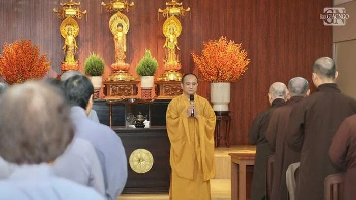 Tại giảng đường chùa Vạn Đức, đạo tràng Cực lạc liên hữu do Đại lão Hòa thượng Thích Trí Tịnh thành lập, phục hưng pháp môn Tịnh độ thời hiện đại