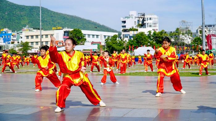 Kỳ liên hoan quy tụ hơn 2.200 võ sư, huấn luyện viên, võ sinh thuộc 102 đoàn võ thuật trong và ngoài nước.