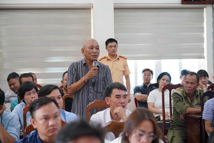 Đại diện doanh nghiệp vận tải ở Huế, trao đổi về một số tình huống thực tế phát sinh, những khó khăn, vướng mắc trong quá trình hoạt động vận tải.