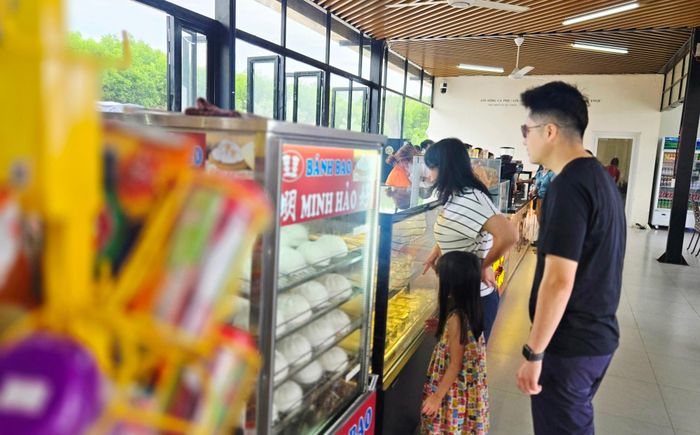 Đa dạng nhiều mặt hàng ẩm thực.