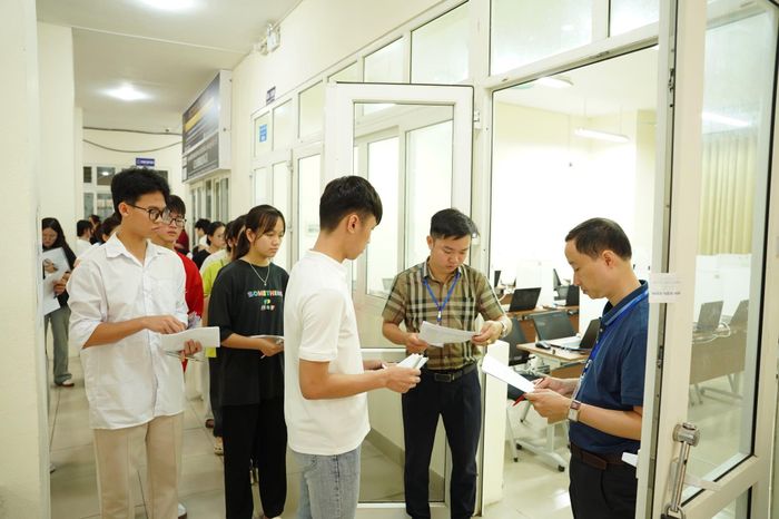 Công nghệ chỉ hỗ trợ, đội ngũ làm thi vẫn giữ vai trò quyết định (Ảnh: nguồn Trường Đại học Sư phạm Hà Nội 2).