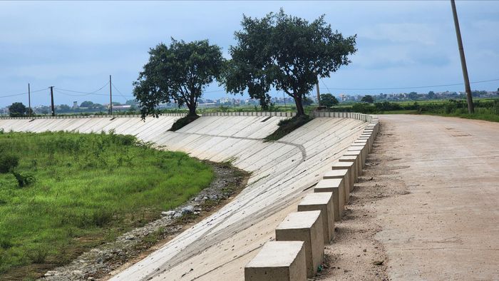 Đê Vân Hà - Tiên Sơn (qua phường Vân Hà, tỉnh Bắc Ninh) đã hoàn thành các hạng mục cấp bách như gia cố mái đê và công trình cống qua đê.