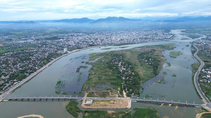 Theo một chuyên gia về quy hoạch, việc công trình hoàn thành đưa vào khai thác và Khu đô thị mới An Phú (Đảo Ngọc) đang triển khai sẽ là cú hích lớn cho cảnh quan gắn với con sông này. Đồng thời, nếu triển khai đồng bộ giải pháp nạo vét, chỉnh trị lòng sông sẽ thay đổi toàn diện cảnh quan khu vực, tạo tiền đề quan trọng để hiện thực hóa quy hoạch lấy sông Trà Khúc làm trục cảnh quan trung tâm, phát triển đô thị ven sông và hướng biển như định hướng. 