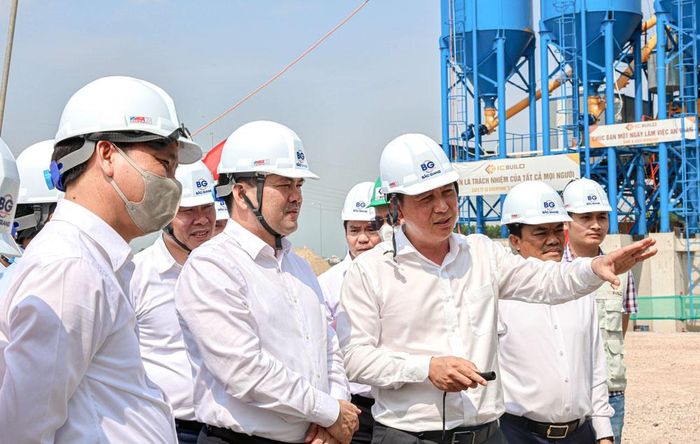 Được biết, cùng với dự án điện rác, tại buổi kiểm tra mới đây của lãnh đạo Tỉnh ủy, UBND tỉnh Bắc Ninh, Tập đoàn AMACCAO còn đề xuất đầu tư cụm công nghiệp tuần hoàn quy mô khoảng 25 ha theo mô hình kinh tế tuần hoàn, tận dụng các sản phẩm phụ từ quá trình xử lý rác để tái chế thành vật liệu xây dựng và phục vụ sản xuất công nghiệp.