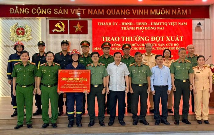 Lực lượng công an đã nỗ lực chữa cháy và sớm dập tắt đám cháy.