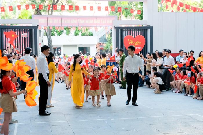 Kế hoạch yêu cầu chuẩn bị đầy đủ các điều kiện để lễ khai giảng năm học 2026-2027 thực sự là ngày hội của học sinh và giáo viên.