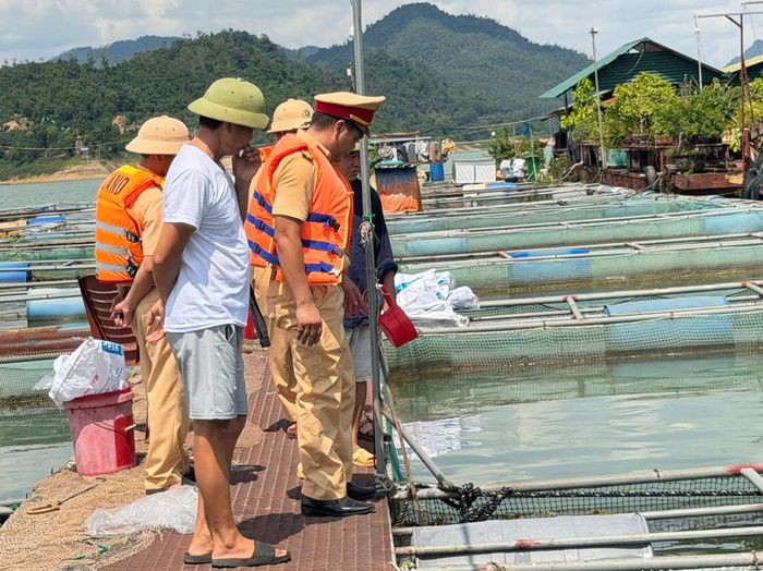 Đội Cảnh sát đường thủy số 3, Phòng Cảnh sát giao thông trực tiếp tuyên truyền, triển khai các giải pháp bảo đảm an toàn giao thông đường thủy trên các tuyến hạ lưu và thượng lưu sông Đà thuộc địa bàn quản lý.