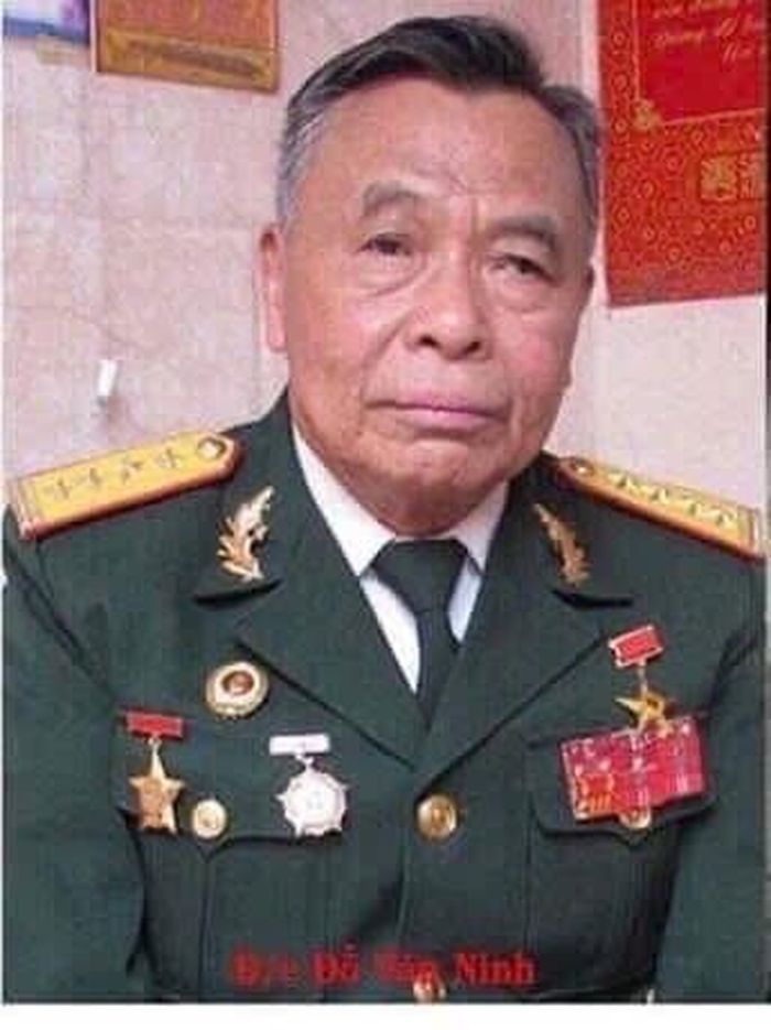 Anh hùng lực lượng vũ trang nhân dân Đỗ Văn Ninh, nguyên Phó tư lệnh TMT Binh chủng Đặc công , người chỉ huy trực tiếp trận đanh kho bom Bình Ý (tháng 3/1975, ông là Trung đoàn phó trung đoàn Đặc công 113- Ảnh BLL Đoàn Đặc công 429 Miền Đông 