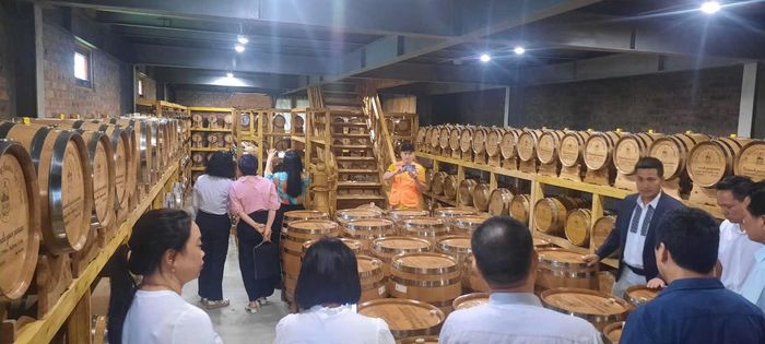Đoàn công tác của Chi cục Chất lượng và Phát triển nông thôn tỉnh Lào Cai kiểm tra, thẩm định thực tế tại cơ sở có sản phẩm tham gia đánh giá, phân hạng OCOP đợt 1 năm 2026. Ảnh nguồn:ccclptnn.laocai.gov.vn 
