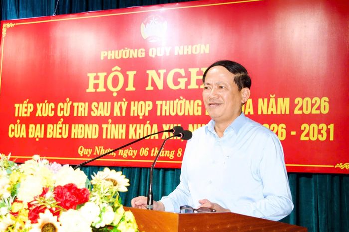 Chủ tịch UBND tỉnh Gia Lai Phạm Anh Tuấn phát biểu, lắng nghe ý kiến cử tri tại hội nghị tiếp xúc cử tri phường Quy Nhơn.