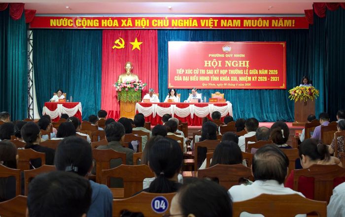 Toàn cảnh hội nghị tiếp xúc cử tri sau Kỳ họp thứ 5 HĐND tỉnh tại phường Quy Nhơn