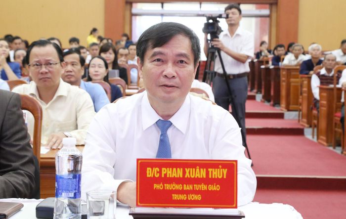 Phó Trưởng Ban Tuyên giáo Trung ương Phan Xuân Thủy dự và chỉ đạo hội nghị. Ảnh: Văn Dũng