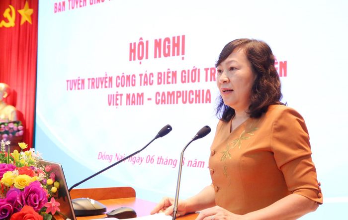 Phó Bí thư Thành ủy, Chủ tịch Ủy ban MTTQ Việt Nam TP. Đồng Nai Huỳnh Thị Hằng phát biểu khai mạc hội nghị. Ảnh: Văn Dũng