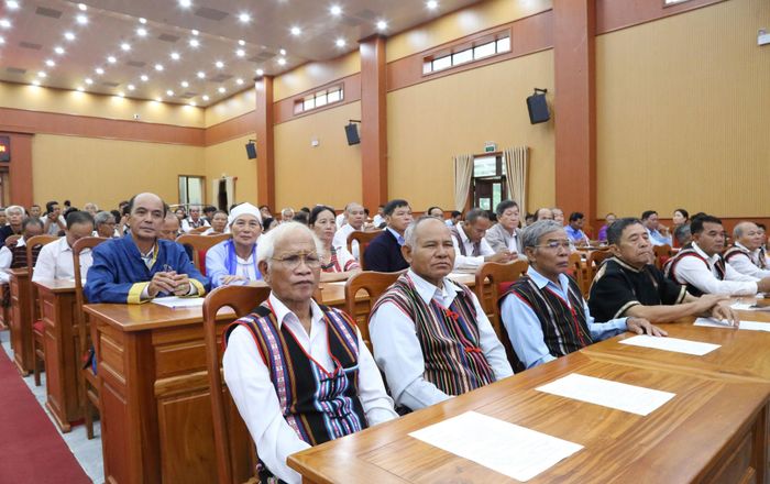 Đại diện các già làng, trưởng bản, người có uy tín trên địa bàn TP. Đồng Nai dự hội nghị. Ảnh: Văn Dũng