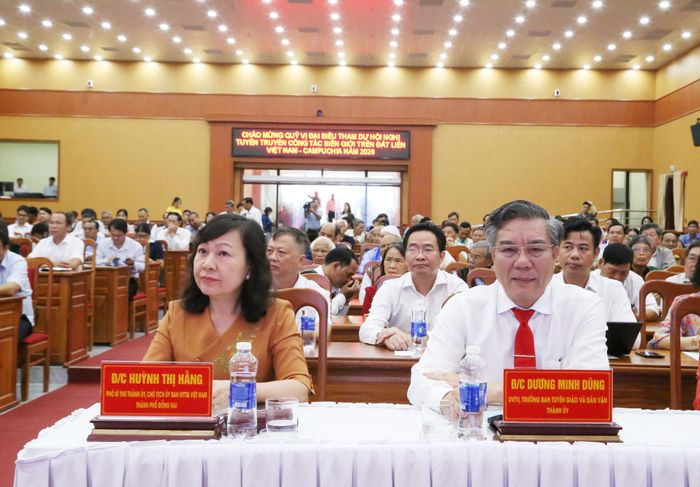 Lãnh đạo Thành ủy và Ban Tuyên giáo và Dân vận Thành ủy Đồng Nai dự hội nghị. Ảnh: Văn Dũng