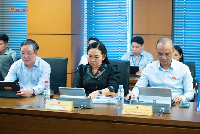 ĐBQH tỉnh An Giang tham gia thảo luận tại Tổ 13