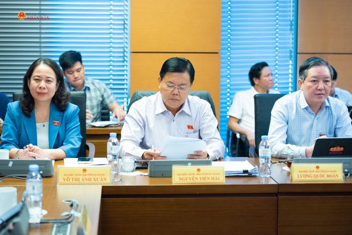 ĐBQH tỉnh An Giang tham gia phiên thảo luận tại Tổ 13