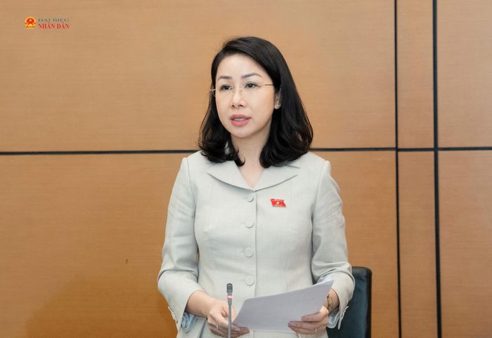 ĐBQH Phan Thị Thùy Linh (Thanh Hóa) phát biểu thảo luận Tổ 3. Ảnh: Lâm Hiển