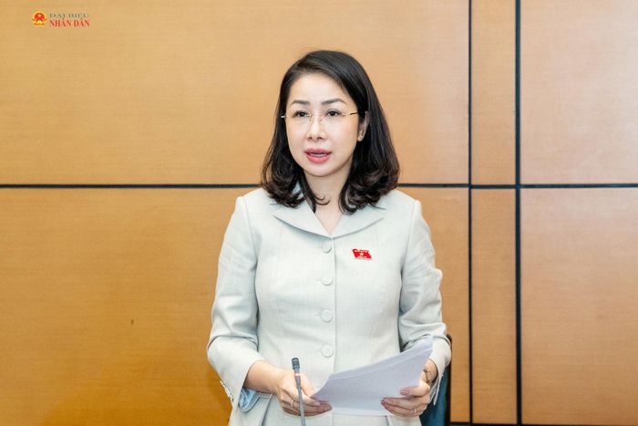 ĐBQH Phan Thị Thùy Linh (Thanh Hóa) phát biểu thảo luận Tổ 3. Ảnh: Lâm Hiển