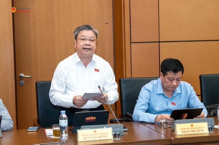 ĐBQH Bùi Văn Dũng (Thanh Hóa) phát biểu. Ảnh: Lâm Hiển