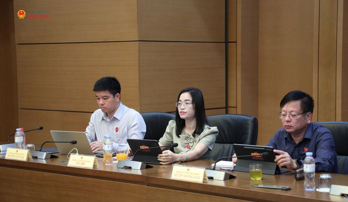 Các ĐBQH tỉnh Lâm Đồng tham dự thảo luận tổ