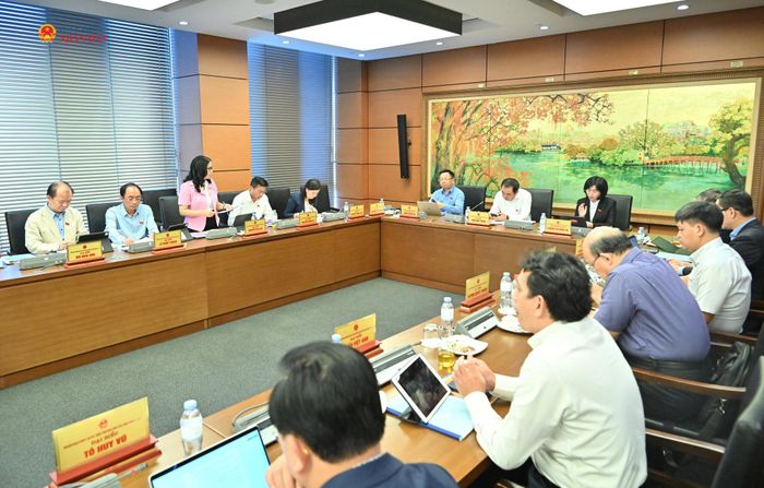 Quang cảnh thảo luận Tổ 1. Ảnh: Quang Khánh