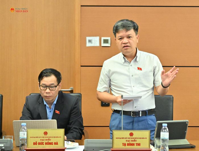 ĐBQH Tạ Đình Thi (Hà Nội) phát biểu. Ảnh: Quang Khánh