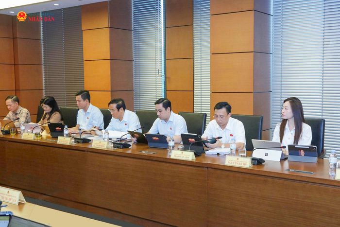 Đoàn ĐBQH Hà Tĩnh tham gia phiên thảo luận tổ