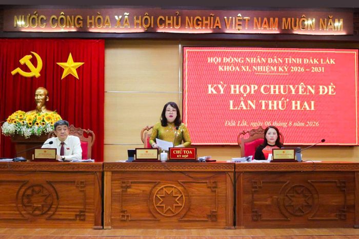 Chủ tọa điều hành Kỳ họp chuyên đề lần thứ Hai, HĐND tỉnh Đắk Lắk. Ảnh: Bích Quyên