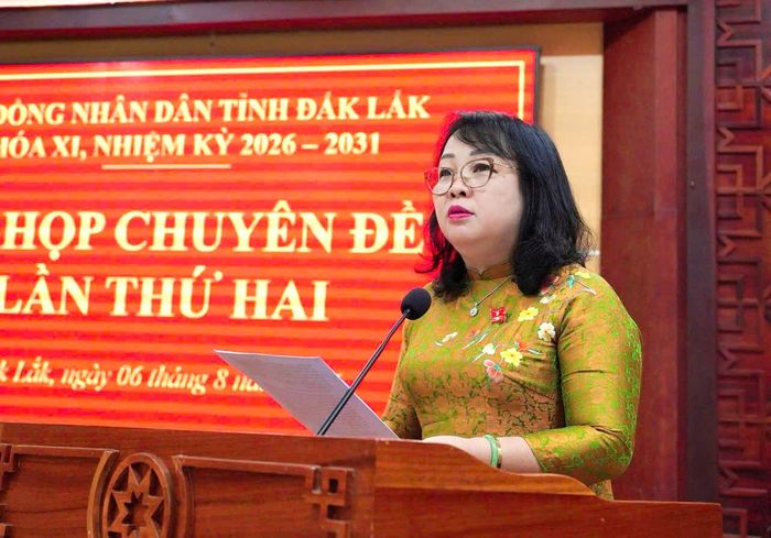 Phó Bí thư Thường trực Tỉnh ủy, Chủ tịch HĐND tỉnh Cao Thị Hòa An phát biểu khai mạc Kỳ họp chuyên đề lần thứ Hai. Ảnh: Bích Quyên