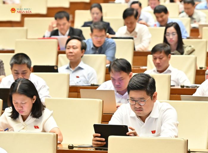 Quốc hội nghe Tờ trình, Báo cáo thẩm tra các dự thảo Nghị quyết về thành lập thành phố Bắc Ninh, thành phố Quảng Ninh. Ảnh Quang Khánh