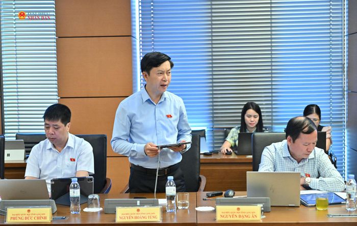 ĐBQH Nguyễn Hoàng Tùng (Lạng Sơn) cho rằng, thành công của một thành phố trực thuộc Trung ương phải đo bằng chất lượng quản trị. Ảnh Quang Khánh