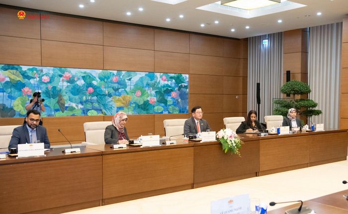 Đại sứ Malaysia tại Việt Nam Tan Yang Thai và các đại biểu tại cuộc tiếp