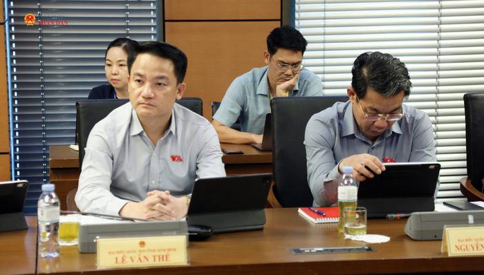 Các đại biểu tham gia phiên thảo luận tổ