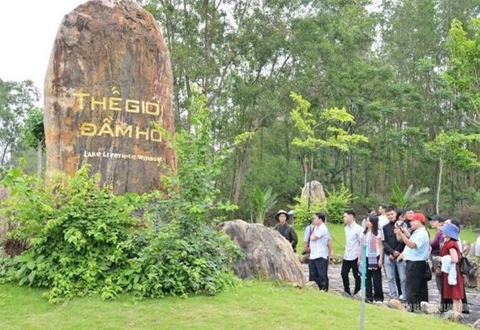 Thế giới đầm hồ, Công viên địa chất toàn cầu UNESCO Lạng Sơn. Ảnh: DLLS