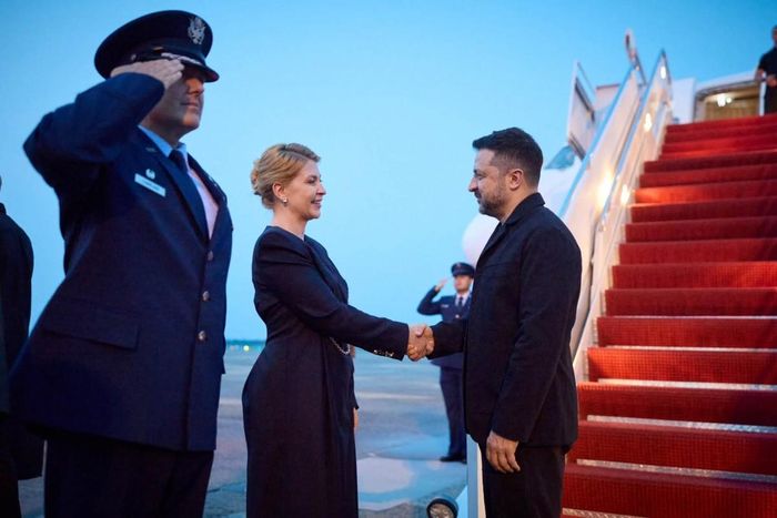 Cựu Đại sứ Ukraine tại Mỹ Olha Stefanishyna và Tổng thống Ukraine Volodymyr Zelensky. Ảnh: Facebook/@Olga Stefanishyna (tài khoản Facebook của bà Stefanishyna)