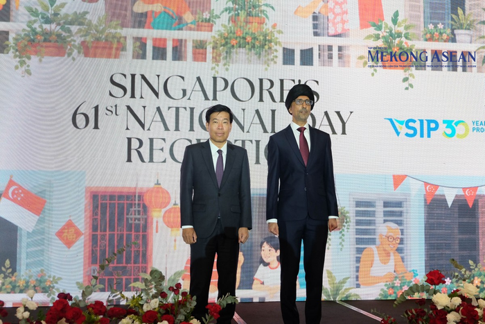 Thứ trưởng Bộ Ngoại giao Việt Nam Nguyễn Mạnh Cường và Đại sứ Singapore tại Việt Nam Rajpal Singh. Ảnh: Tùng Dương/Mekong ASEAN